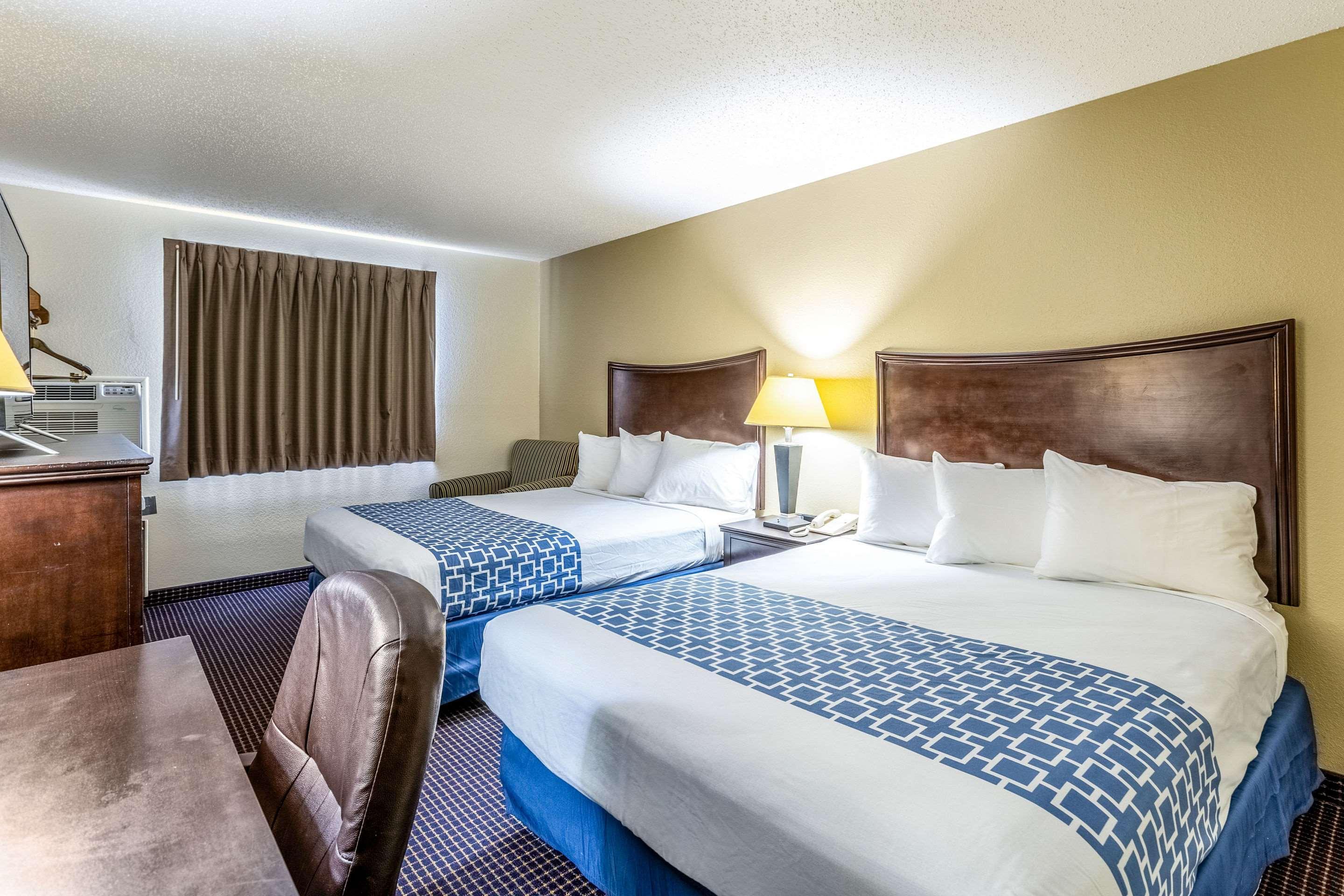 Econo Lodge Inn & Suites Auburn Екстериор снимка