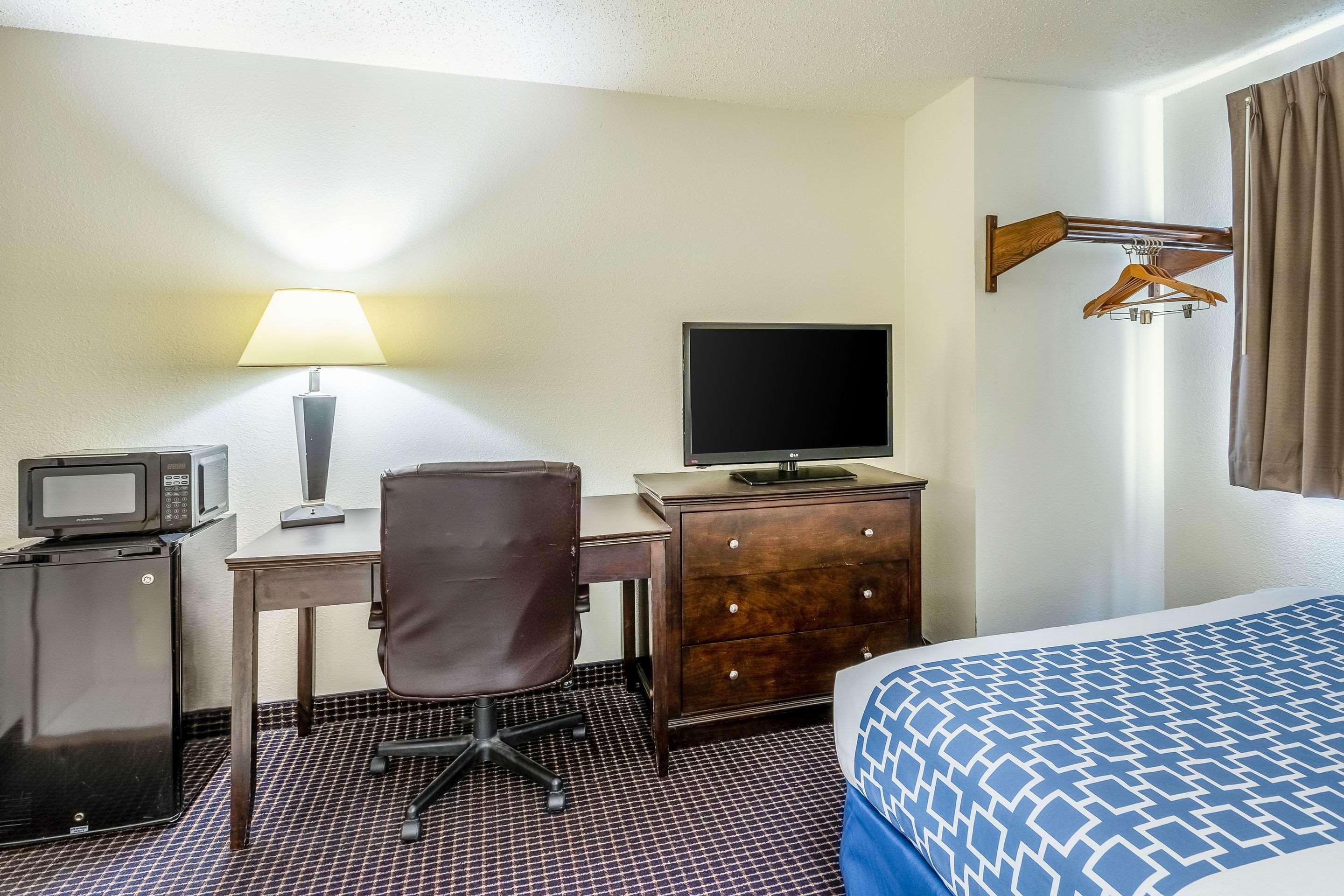 Econo Lodge Inn & Suites Auburn Екстериор снимка