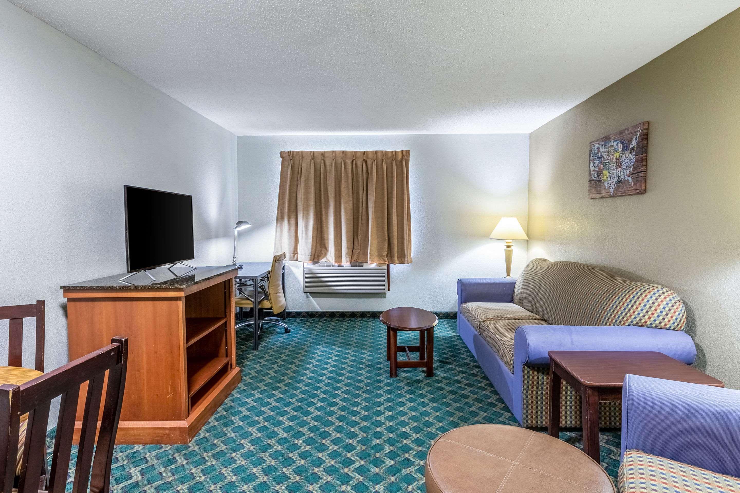 Econo Lodge Inn & Suites Auburn Екстериор снимка