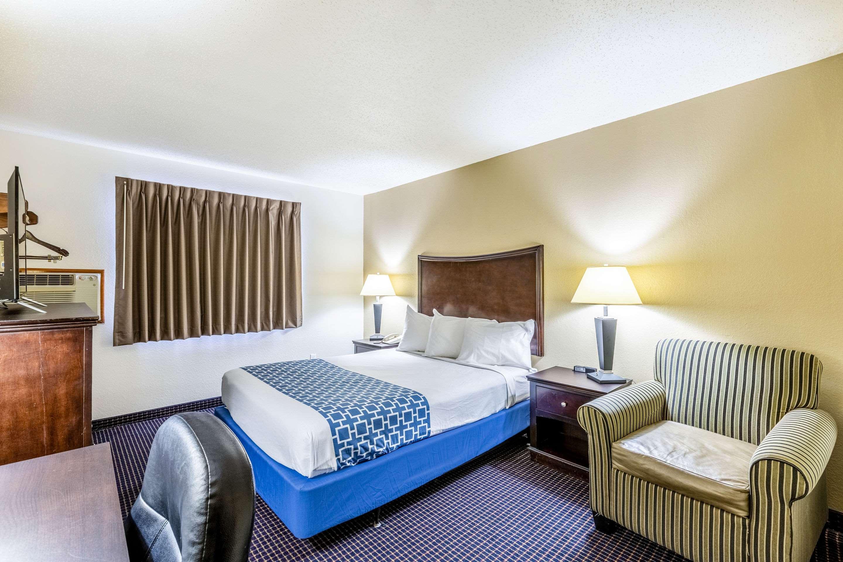 Econo Lodge Inn & Suites Auburn Екстериор снимка