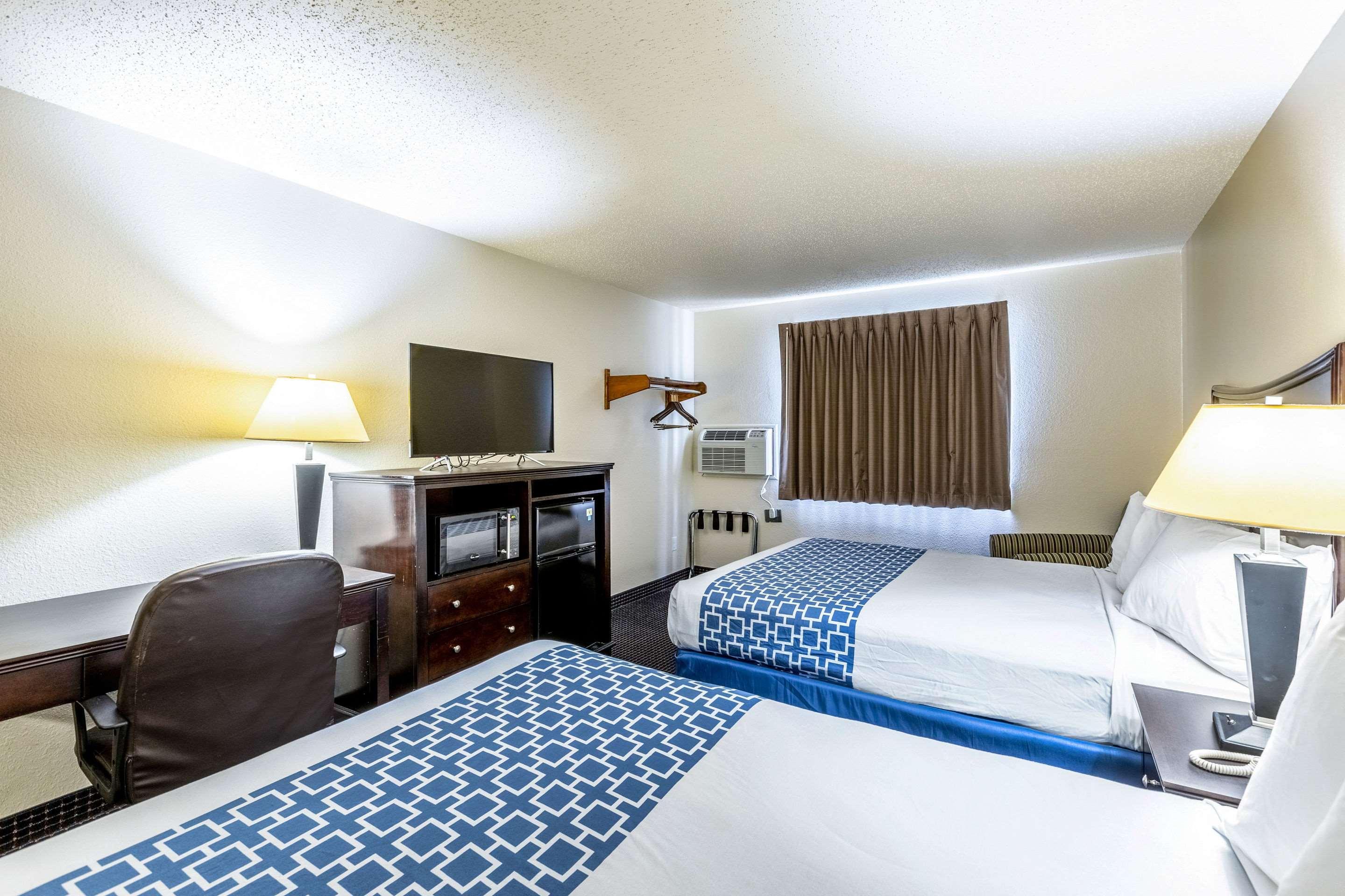 Econo Lodge Inn & Suites Auburn Екстериор снимка
