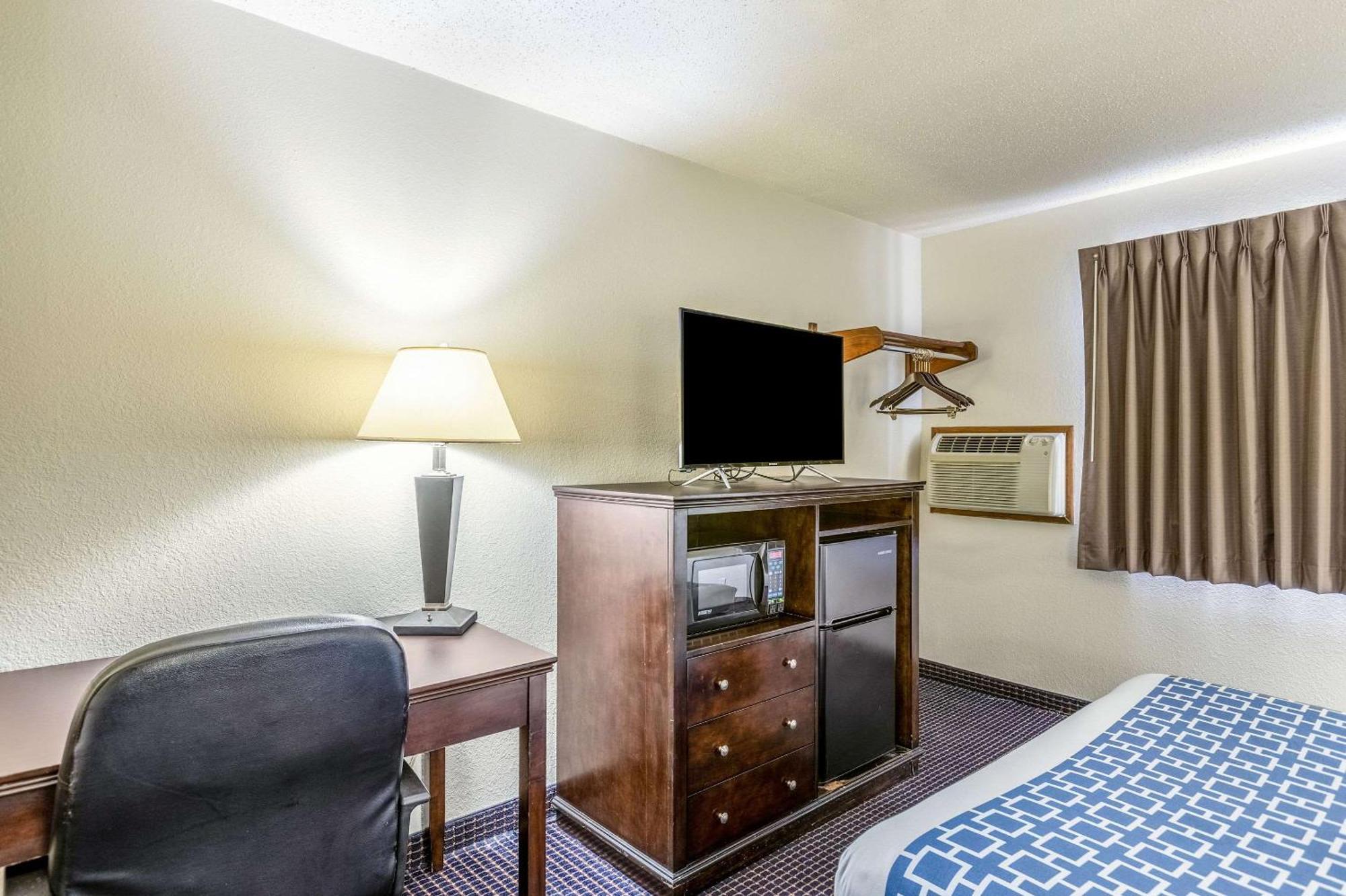 Econo Lodge Inn & Suites Auburn Екстериор снимка