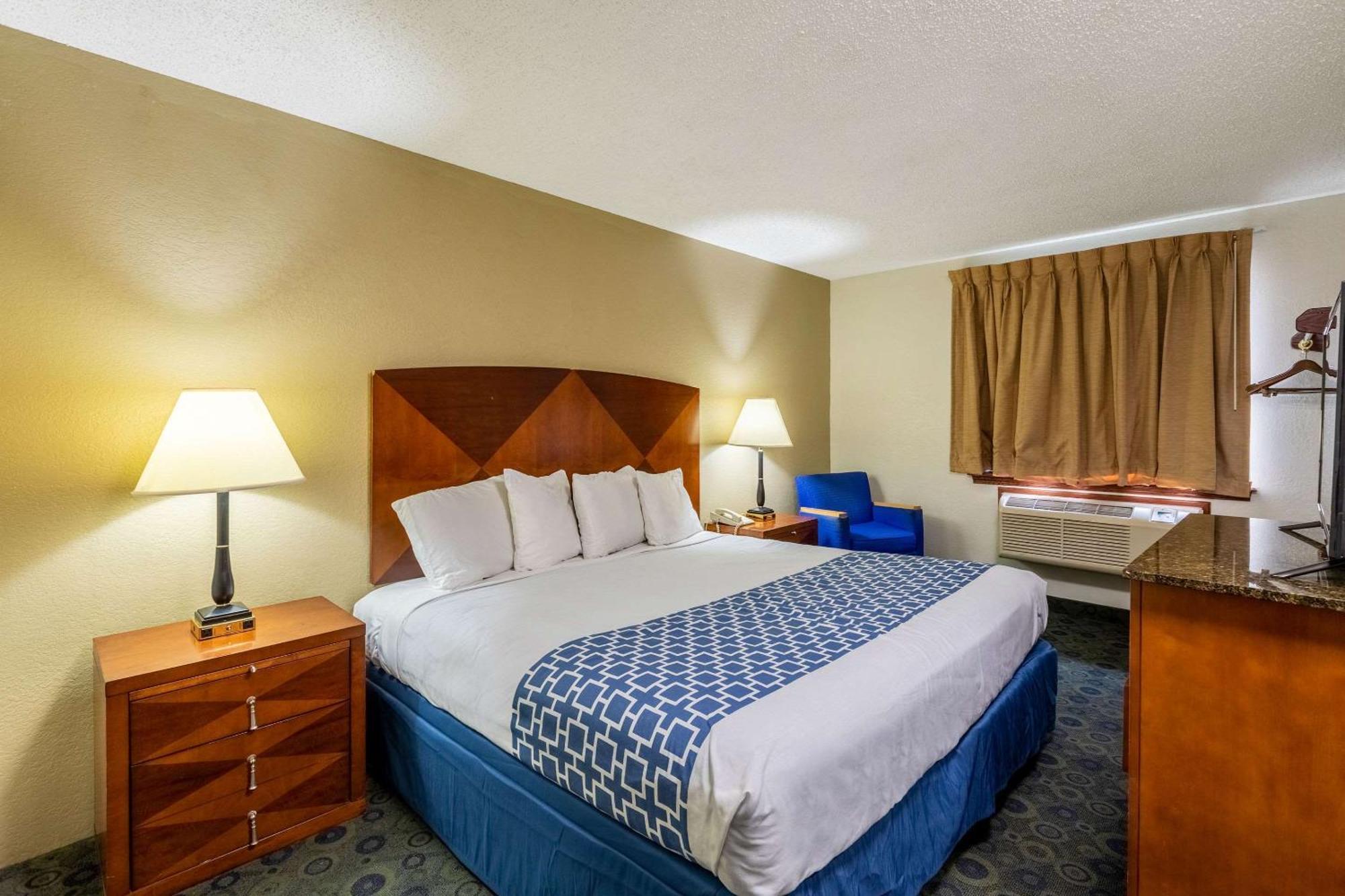 Econo Lodge Inn & Suites Auburn Стая снимка