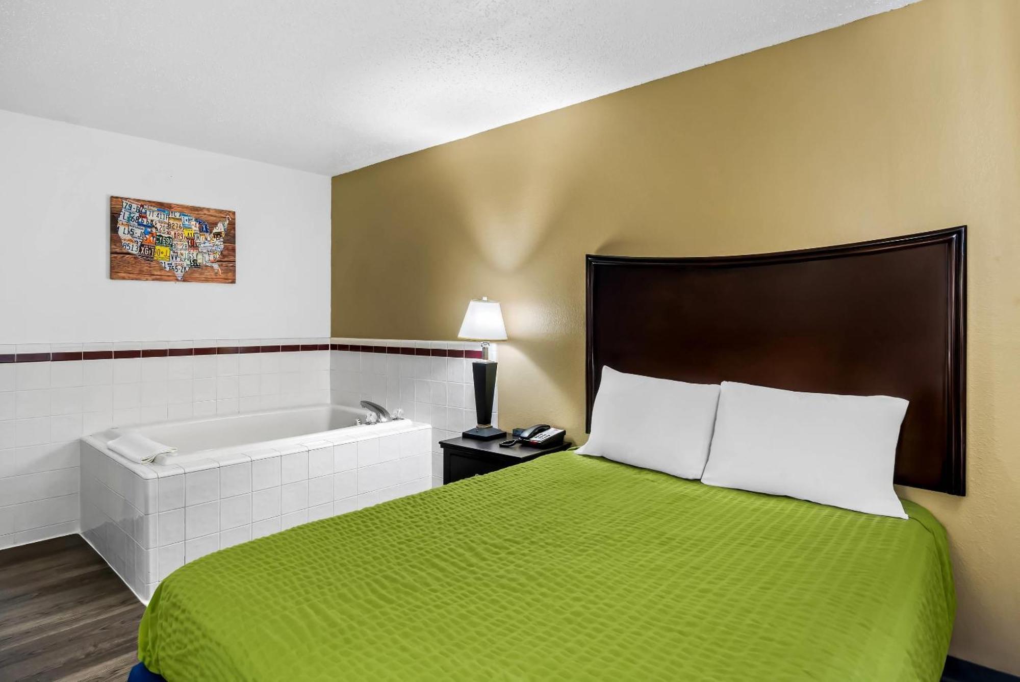 Econo Lodge Inn & Suites Auburn Екстериор снимка