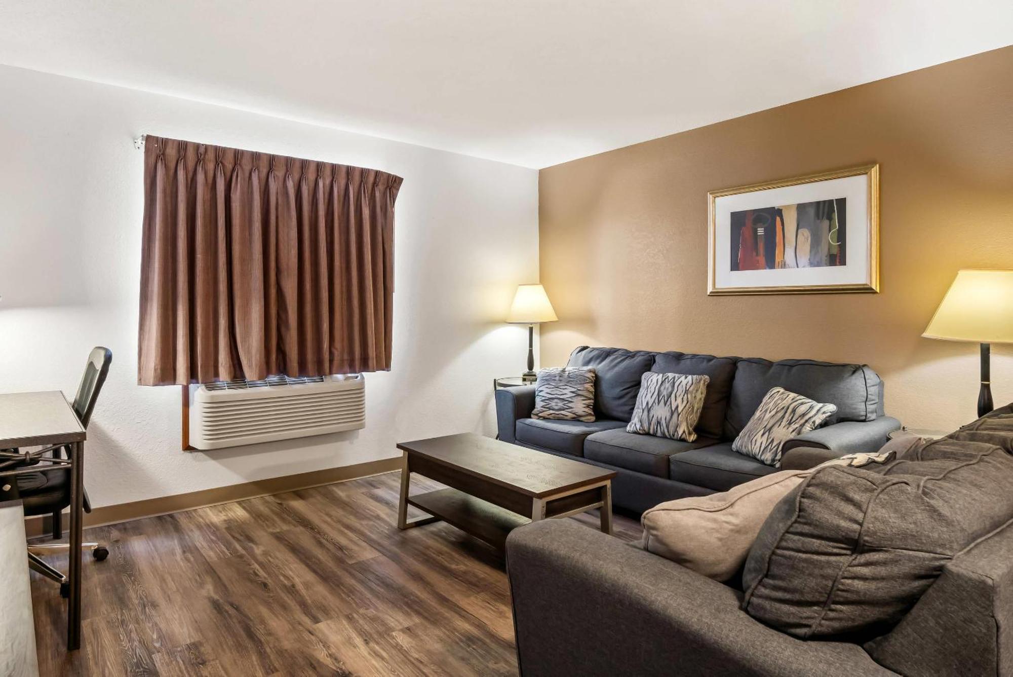 Econo Lodge Inn & Suites Auburn Екстериор снимка