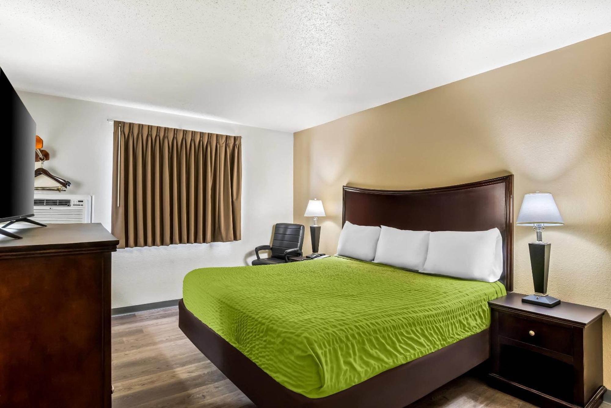Econo Lodge Inn & Suites Auburn Екстериор снимка